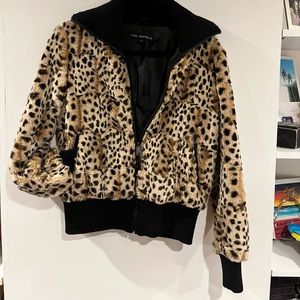 Stylish and super comfortable leopard jacket